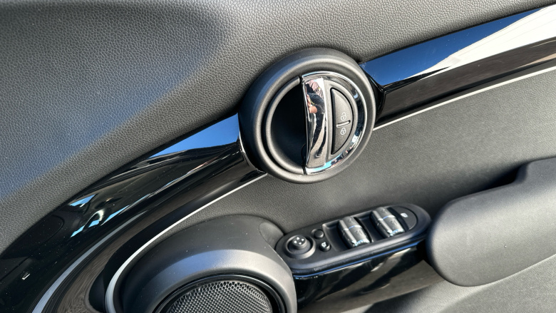 MINI Hatchback 1.5 Cooper Classic 5dr Auto Petrol Hatchback